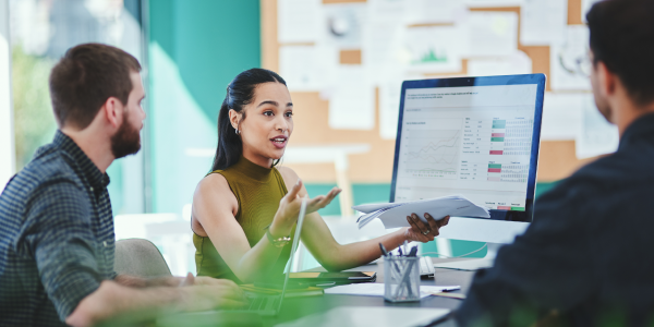 Saiba como escolher uma plataforma de telemetria para sua frota e quais recursos considerar para aumentar a segurança e a produtividade, e reduzir custos.