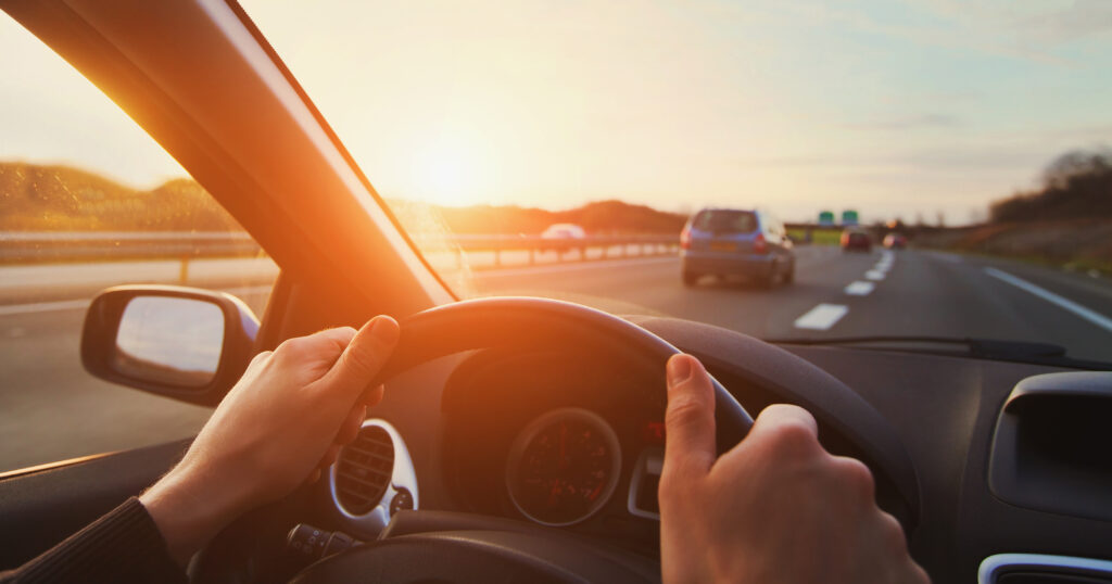 Descrição: Motorista de frota de uma empresa na estrada