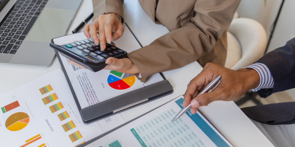 Gestores calculando TCO da frota. 